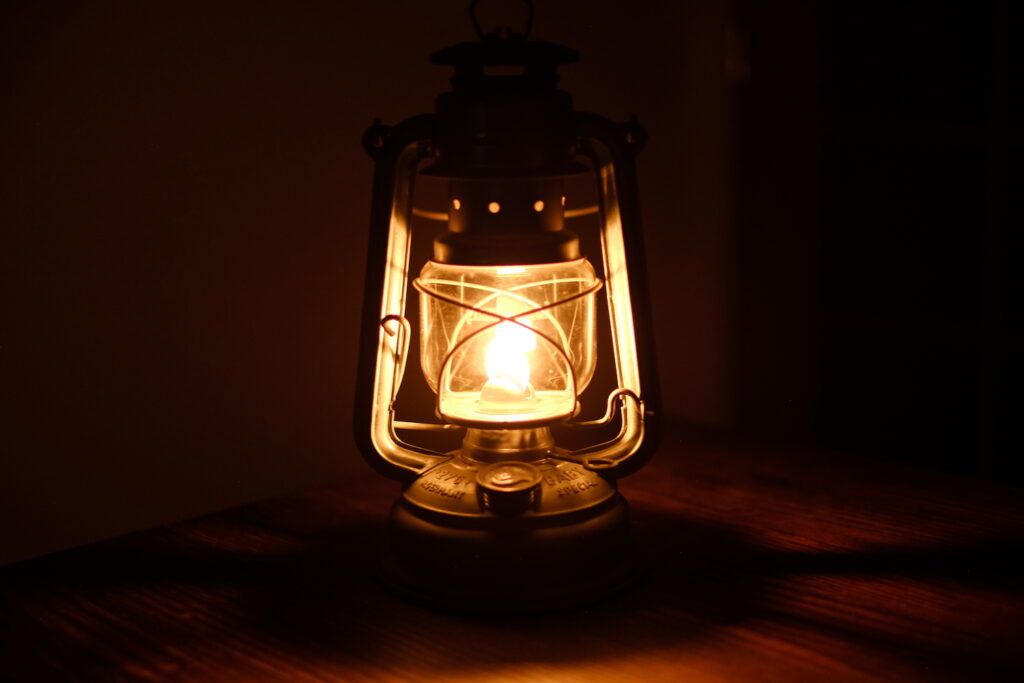フュアーハンドランタン レビュー｜灯油ランタンの魅力と使い方を徹底解説